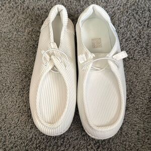 Women’s shoes, white, size 37